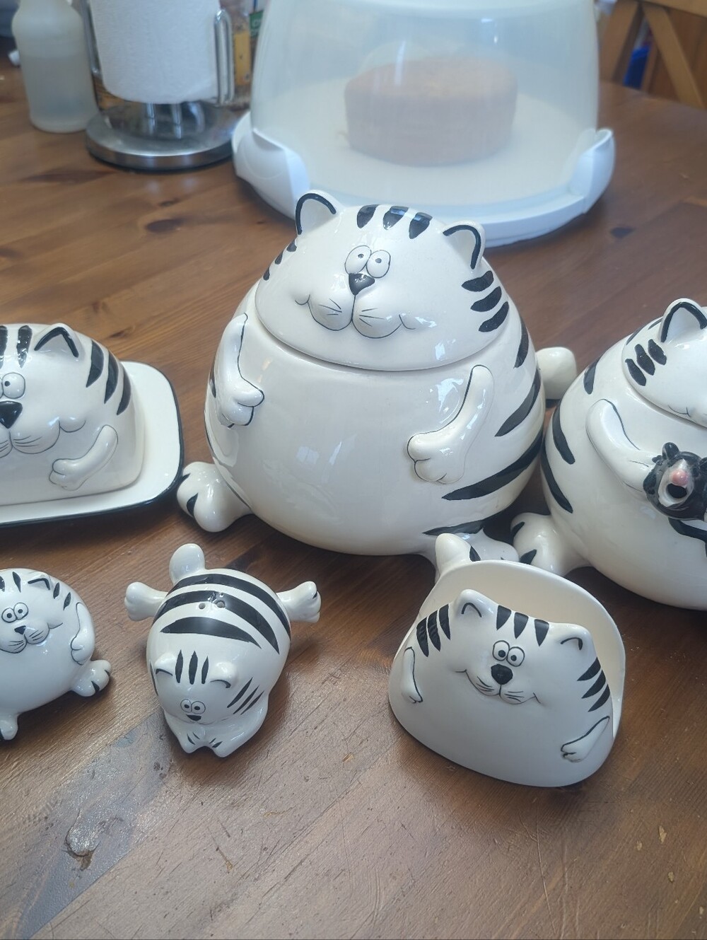 Cream and Black Cat Ceramic Set - Vintage B. Kliban "Hap-cat" Style. 6 Pcs